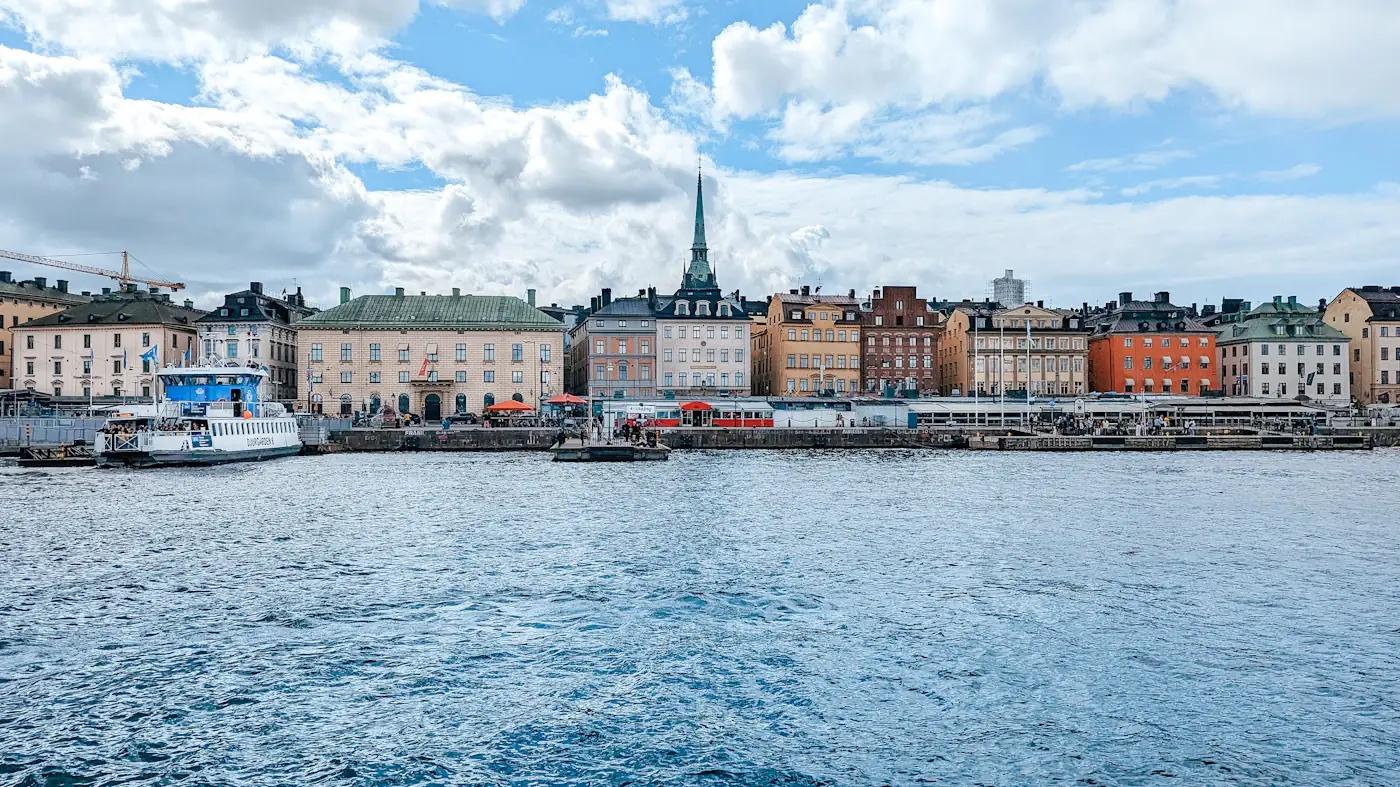 Gamla stan sett fra vannet i Stockholm